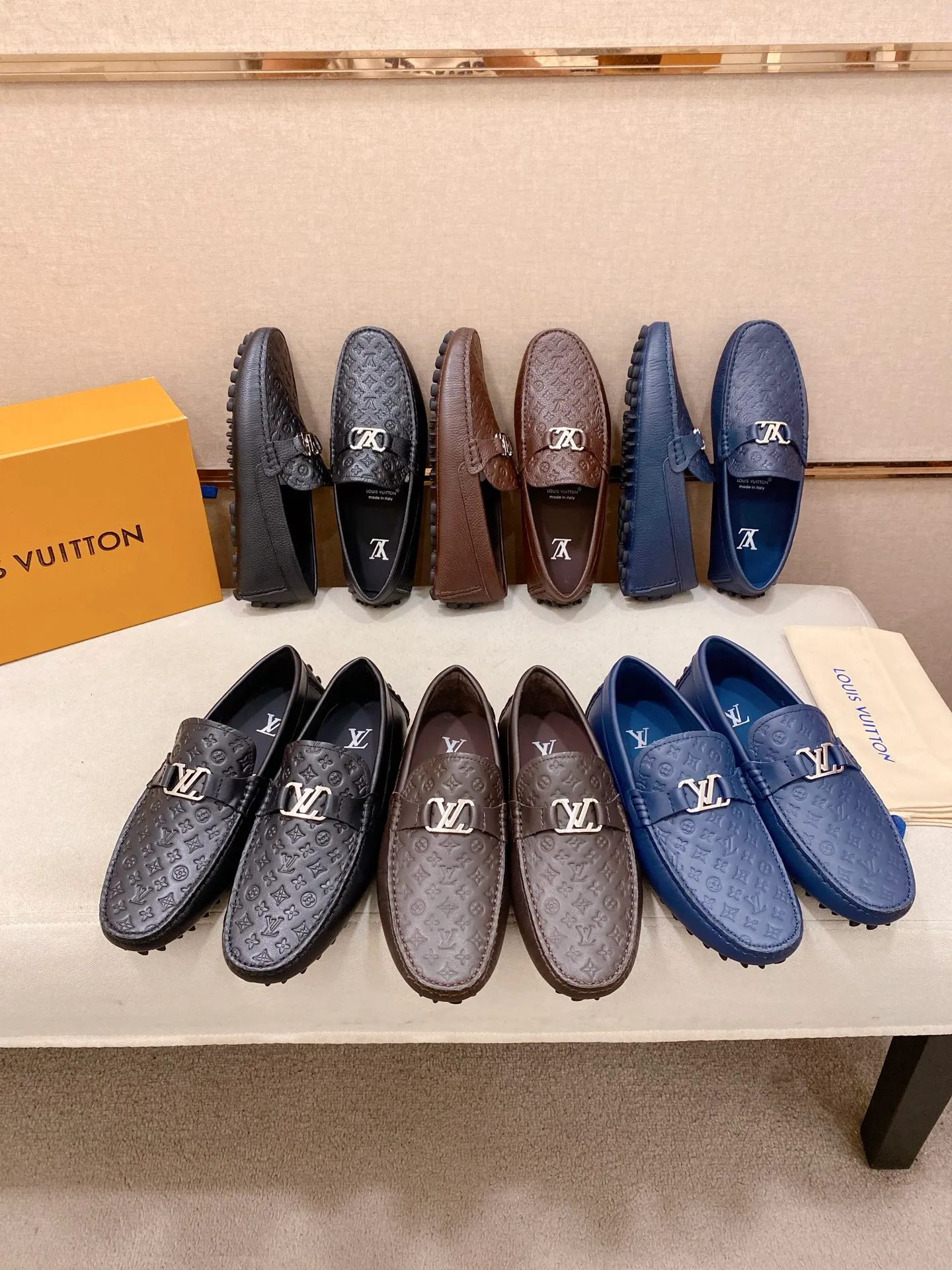 Factory price: 500💰High-end quality! LV 🆕🆕Exclusive hot-selling products in stock🔥🔥New products on the shelves, high-quality Ferragamo men's pea shoes, high-end casual driving shoes, with complete packaging! 💪 💪 Material: imported first-layer cowhide 🐂 + imported high-quality buffalo leather lining + wear-resistant outsole 👍🏻👍🏻 Features: high-end and comfortable, purely handmade 🚀 🚀 Create the perfect shoes that suit you best 🔥 🔥 Size: (38-44) 45 standard size can be customized!